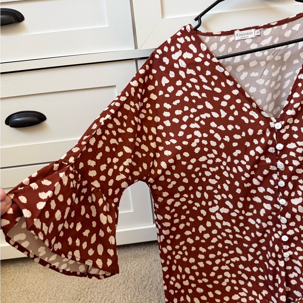 Knox Rose Rust Dot V-Neck Button Blouse